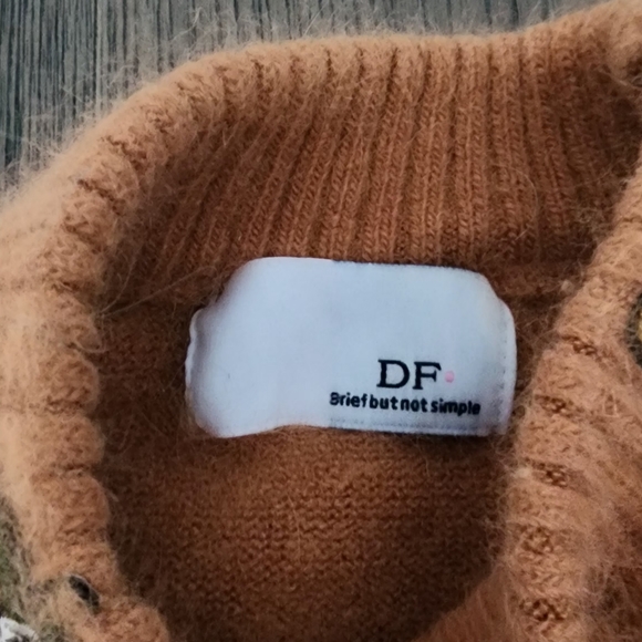 Very warm sweater with embroidery, size S - Picture 6 of 10